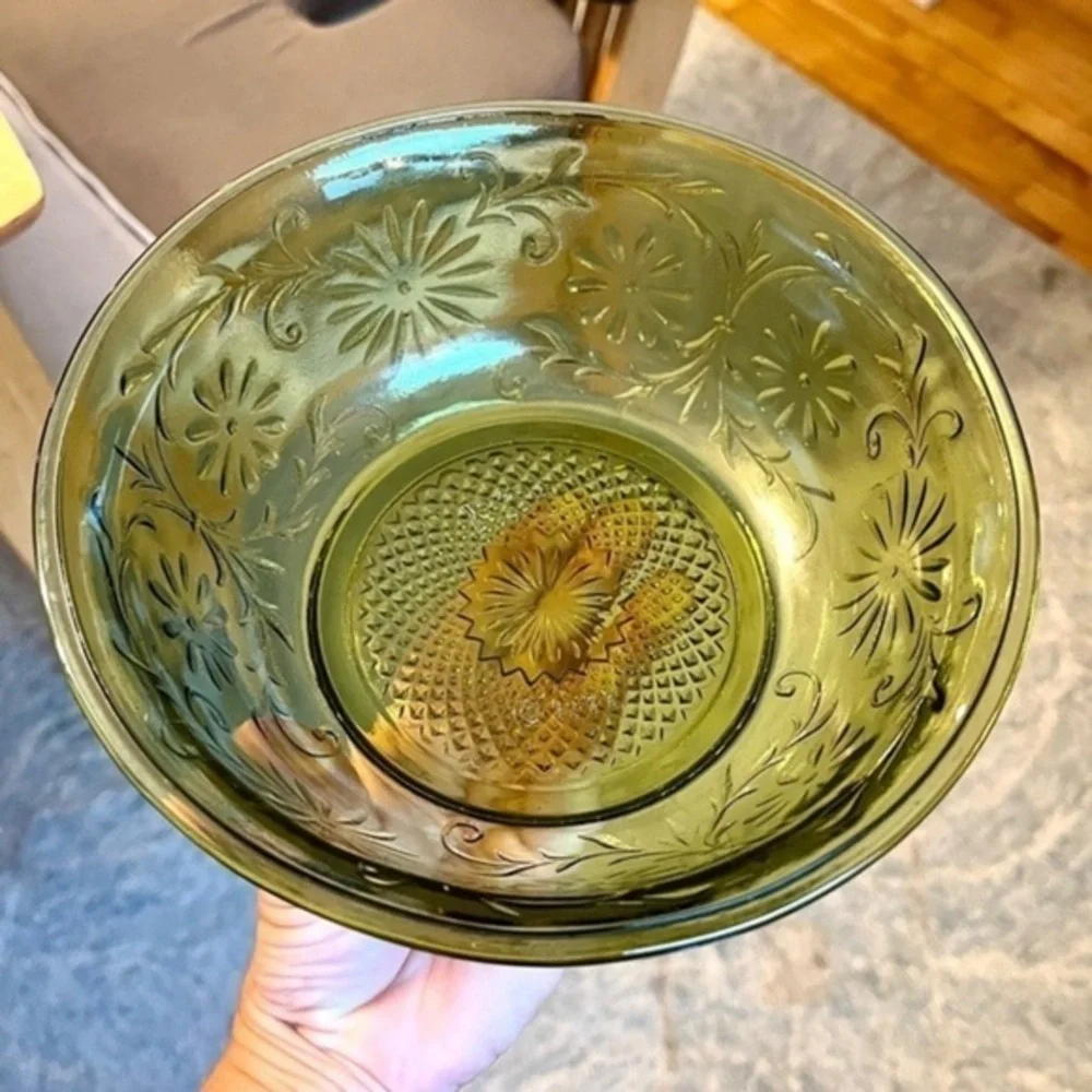 Vintage 1979 FTD Olive Green Glass Bowl Daisy Pattern 7.5”